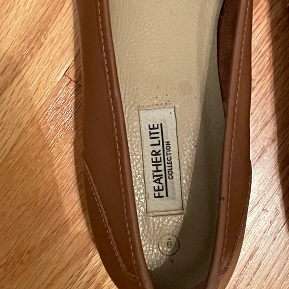 Feather Lite Tan Leather Flats - Picture 2 of 3